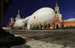 Idee ZSRR wciąż żywe. Historyczna rekonstrukcja parady czerwonoarmistów na Placu Czerwonym. ZDJĘCIA