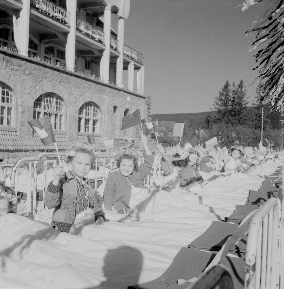 Dzień dziecka w KBK (Państwowe Sanatorium Dziecięce Gruźlicy Kostno-Stawowej im. J. Zeylanda) w Zakopanem. Rok 1959