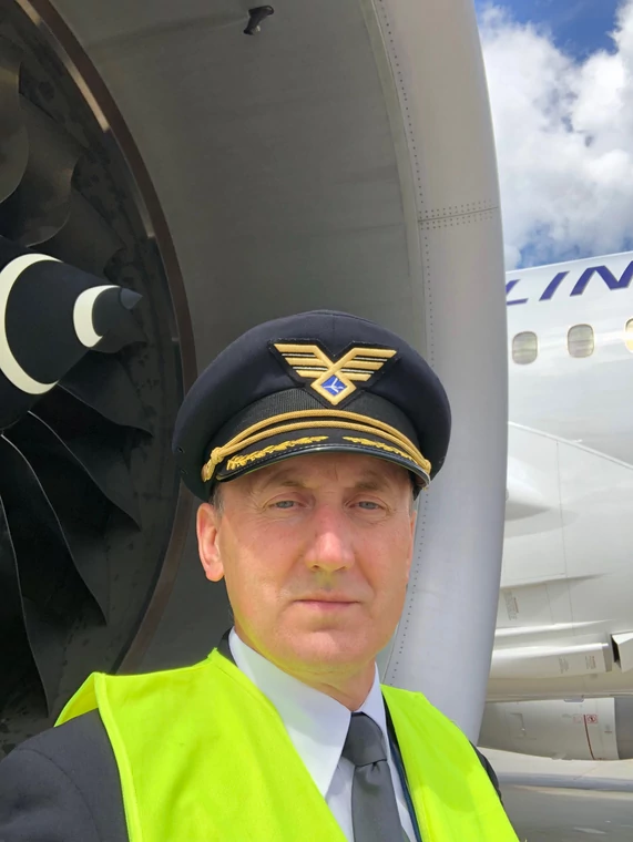 Kapitan Wiesław Lewandowski, na co dzień pilot-instruktor Boeinga 787 Dreamliner w PLL Lot