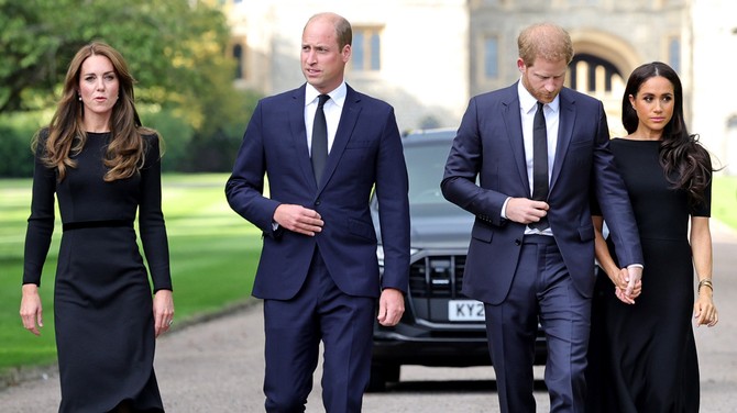 Jedna od najupečatljivijih footgrafija kraljevske porodice posle smrti Elizabete II foto: Chris Jackson - WPA Pool/ MirrorPix