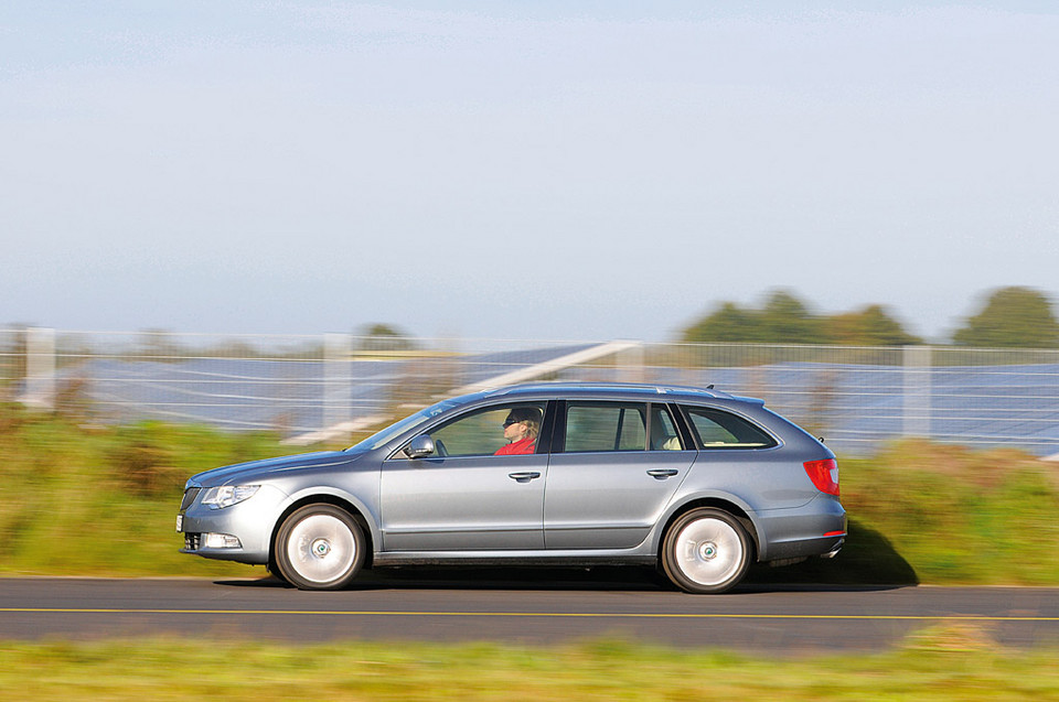 Hyundai podnosi poprzeczkę. Czy i40 pokona Passata