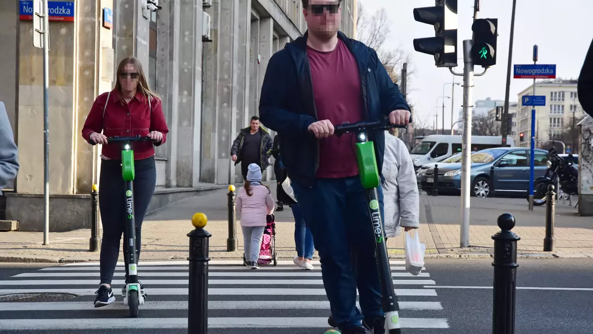 Hulajnogi elektryczne na ulicach