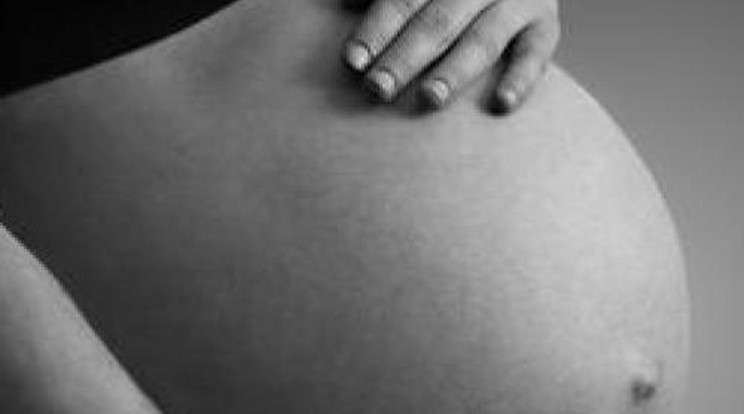 Horror! Tébolyult nő vágta ki a magzatot a terhes anyából