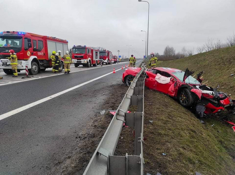 Ferrari wypadło z drogi na S10