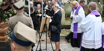 To dlatego na pogrzebie Wiesława Gołasa miały prawo lać się łzy. Maja Komorowska odczytała list córki aktora nad trumną. Zaczynał się od zdania: "Tato..." [WIDEO]