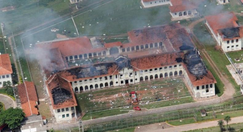 Smoke billows from Bauru's Penitentiary Progression Center (CPP3), 330 km from Sao Paulo, Brazil, on January 24, 2017 after 62 inmate escaped from the semi-open detention centre after setting fire to a pavilion