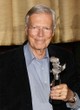 Karlheinz Böhm itt már visszavonultan élt, és egészségi állapota is romlani kezdett, de a Berlinale meghívására örömmel érkezett. Az eseményen több klasszikus filmjét vetítették újra – köztük természetesen a Sissi-trilógiát és a híres Peeping Tom című thrillert is, amely Böhm legsötétebb, de legelismertebb alakítása volt.