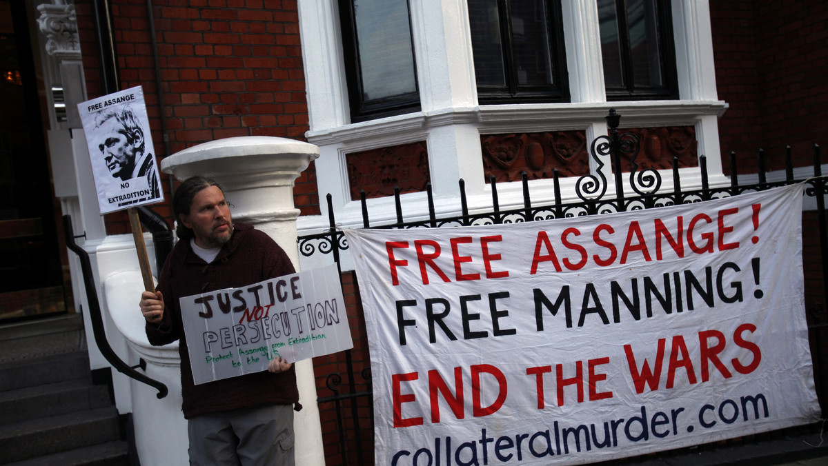 Rząd Ekwadoru bardzo poważnie traktuje wniosek o azyl dla Juliana Assange'a i dlatego potrzebuje więcej czasu by podjąć decyzję w tej sprawie - powiedział w środę w wywiadzie dla wenezuelskiej sieci telewizyjnej Telesur prezydent Ekwadoru Rafael Correa.