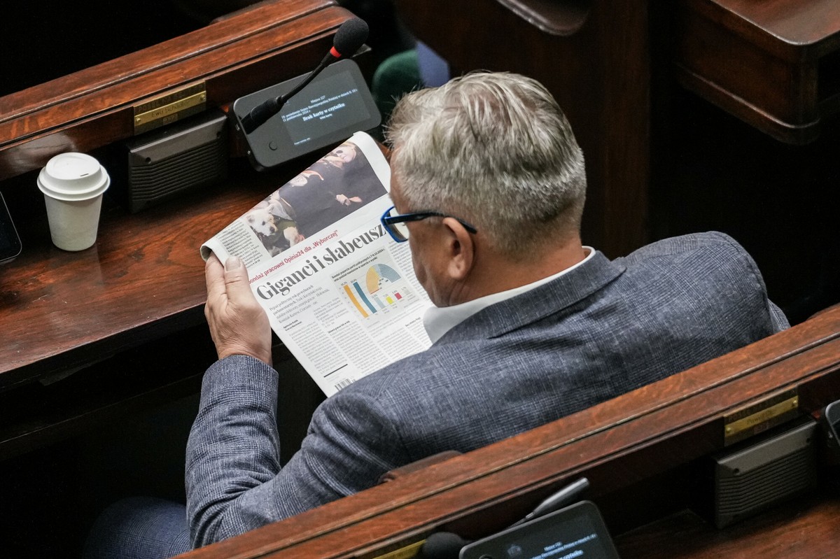 Czy Polacy w ogóle ufają sondażom? Wypowiedzieli się o tym w... sondażu