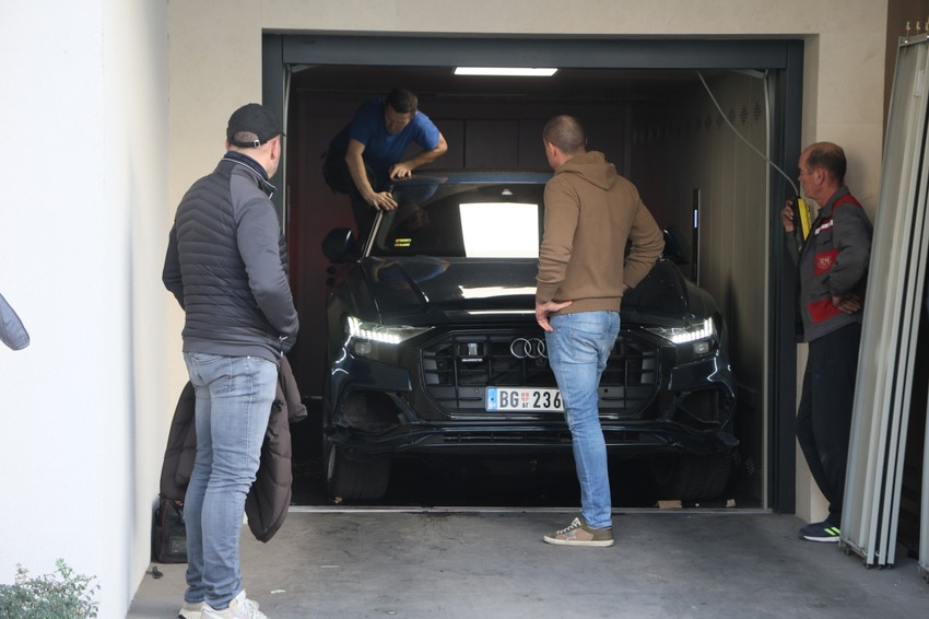 Izvučen automobil koji je propao zajedno sa liftom u zgradi na Vračaru