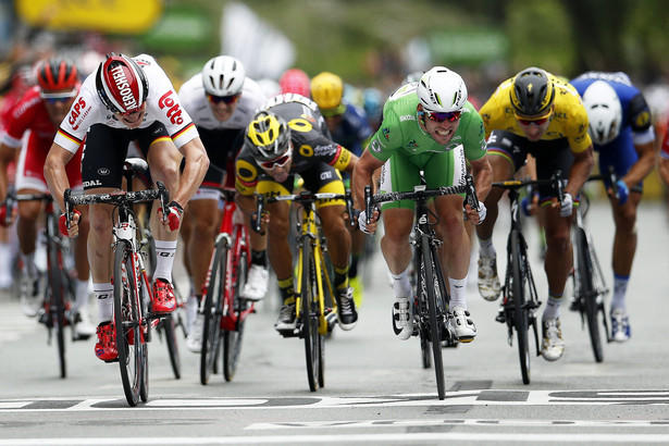 Tour de France: Mark Cavendish wygrał trzeci etap, Sagan liderem