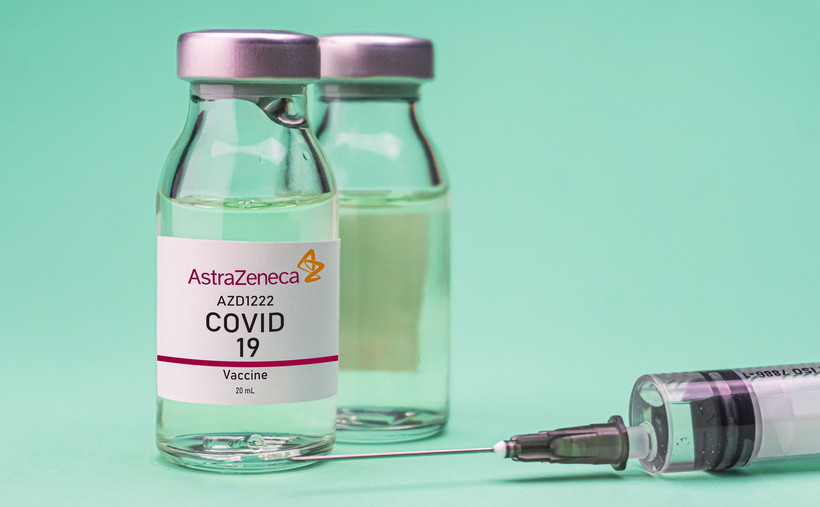 Od poniedziałku w Wielkiej Brytanii szczepionki przeciw Covid-19 będą oferowane osobom powyżej 65. roku życia