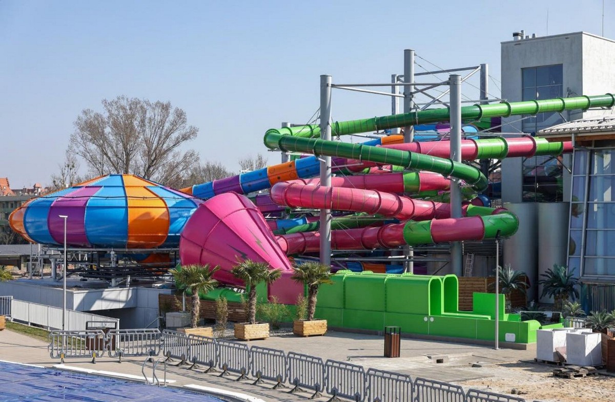 Akcja służb we wrocławskim Aquaparku. Ewakuowano ponad 800 osób