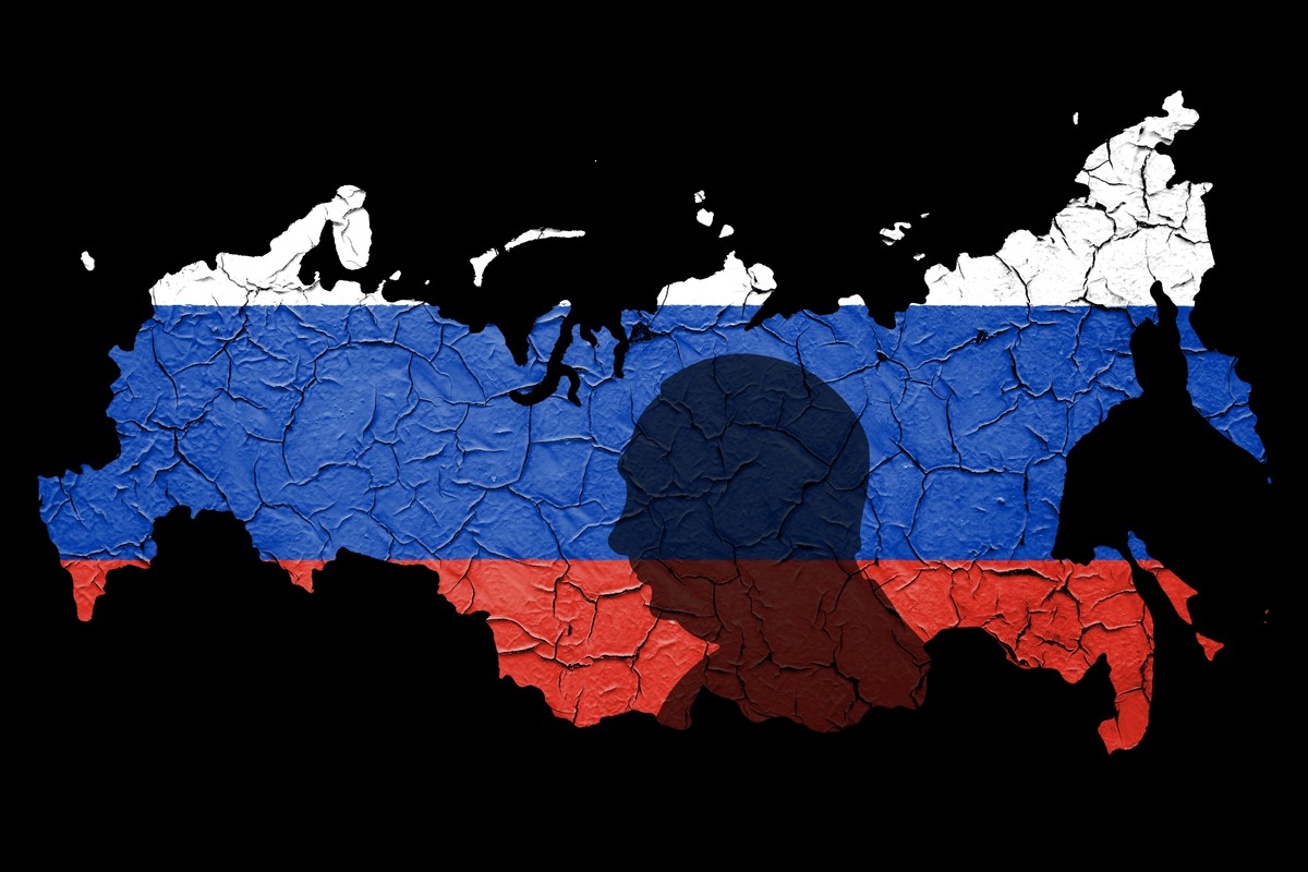 Władimir Putin na tle flagi Rosji
