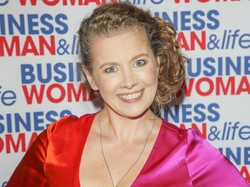 Nadprogramowe kilogramy zniknęły - biust (i to jaki!) pozostał. Ania Powierza hipnotyzuje dekoltem. FOTO