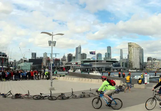 Melbourne likwiduje parkingi, żeby zrobić więcej miejsca na ścieżki rowerowe