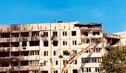 "Rosjanie burzą domy, w których nadal mieszkali ludzie". Wstrząsające nagranie