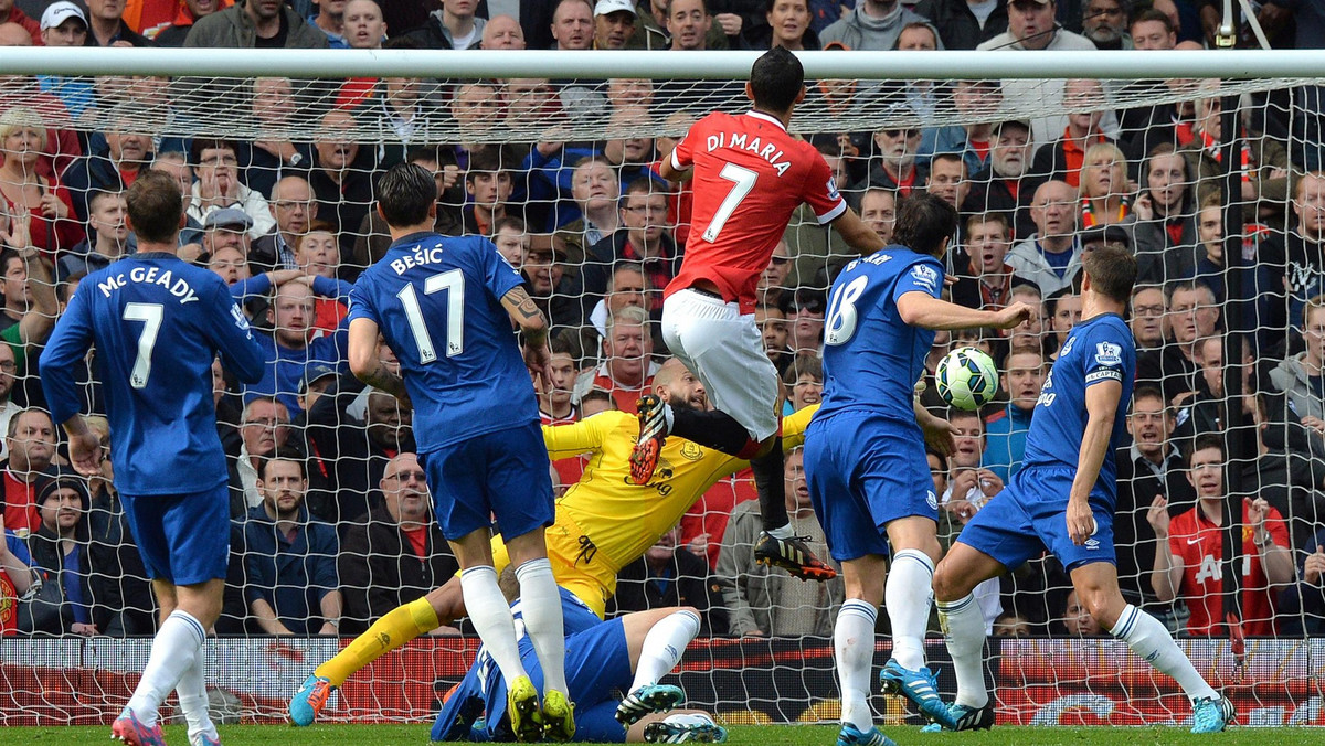 Manchester United pokonał u siebie Everton 2:1 (1:0). W końcówce spotkania dwukrotnie gospodarzy fantastycznymi interwencjami ratował David de Gea. Wcześniej obronił również rzut karny, w pełni zasłużenie zostając bohaterem spotkania.