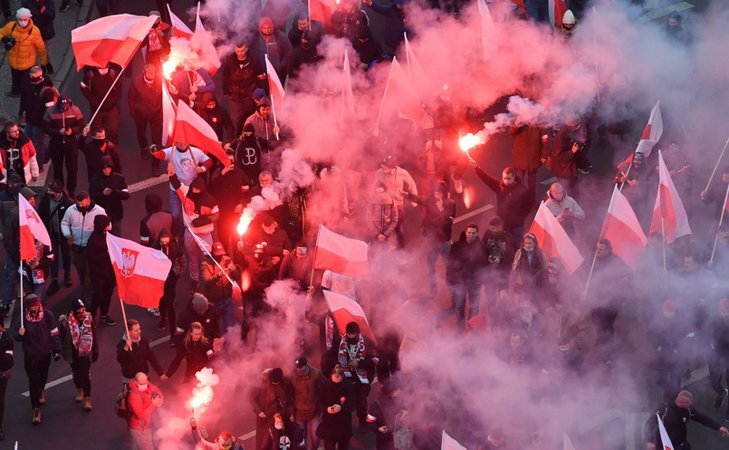 Chcemy demokracji, ale tęsknimy za rządami twardej ręki. Czy Polacy jeszcze wiedzą, do czego dążą?