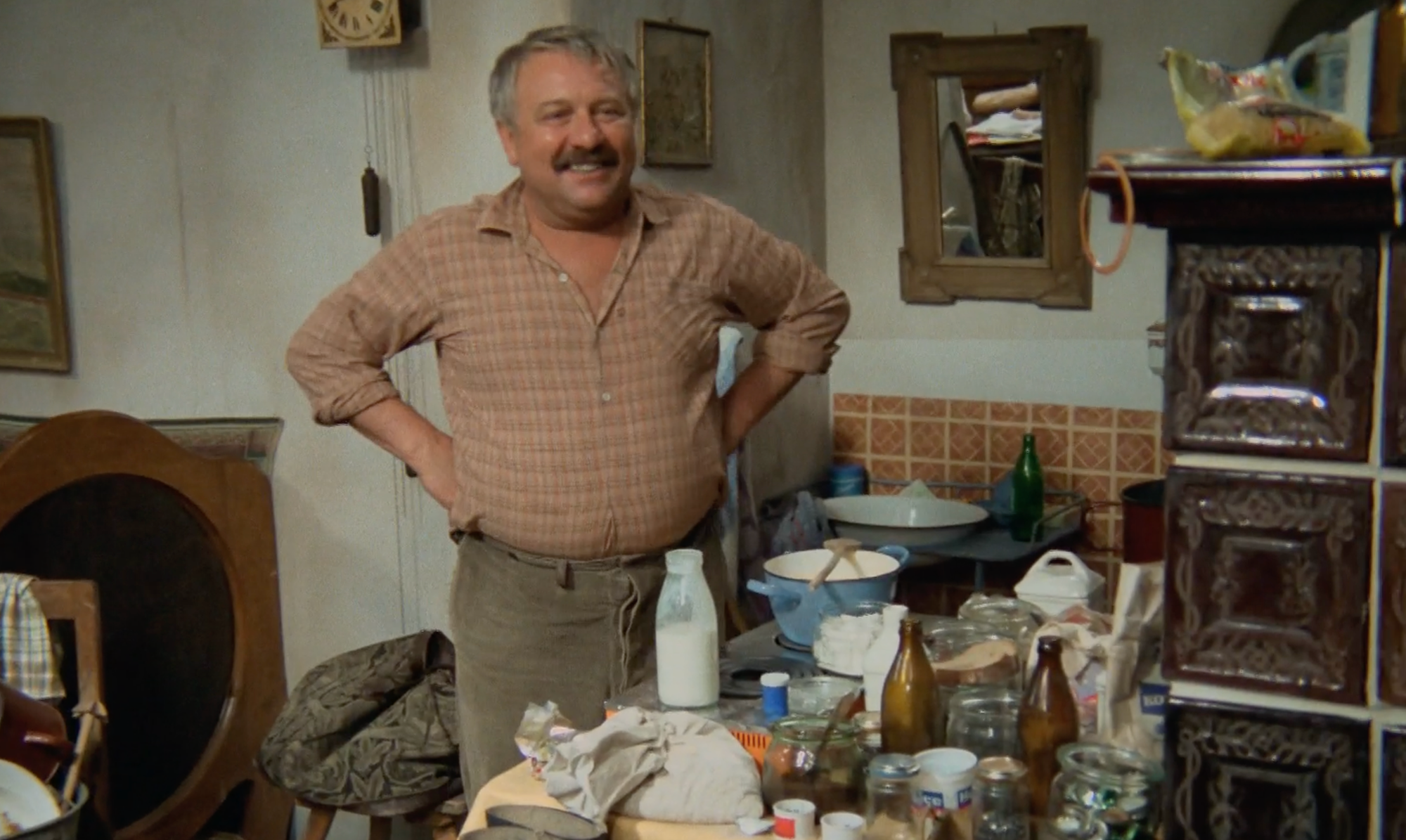 Český herec Josef Karlík vo filme Jak dostat tatínka do polepšovny.