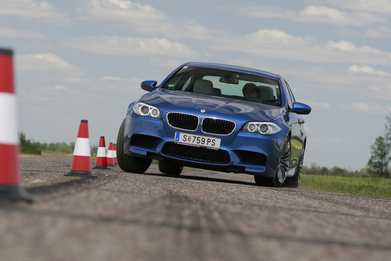 BMW M5: wirtuoz driftu i nie tylko