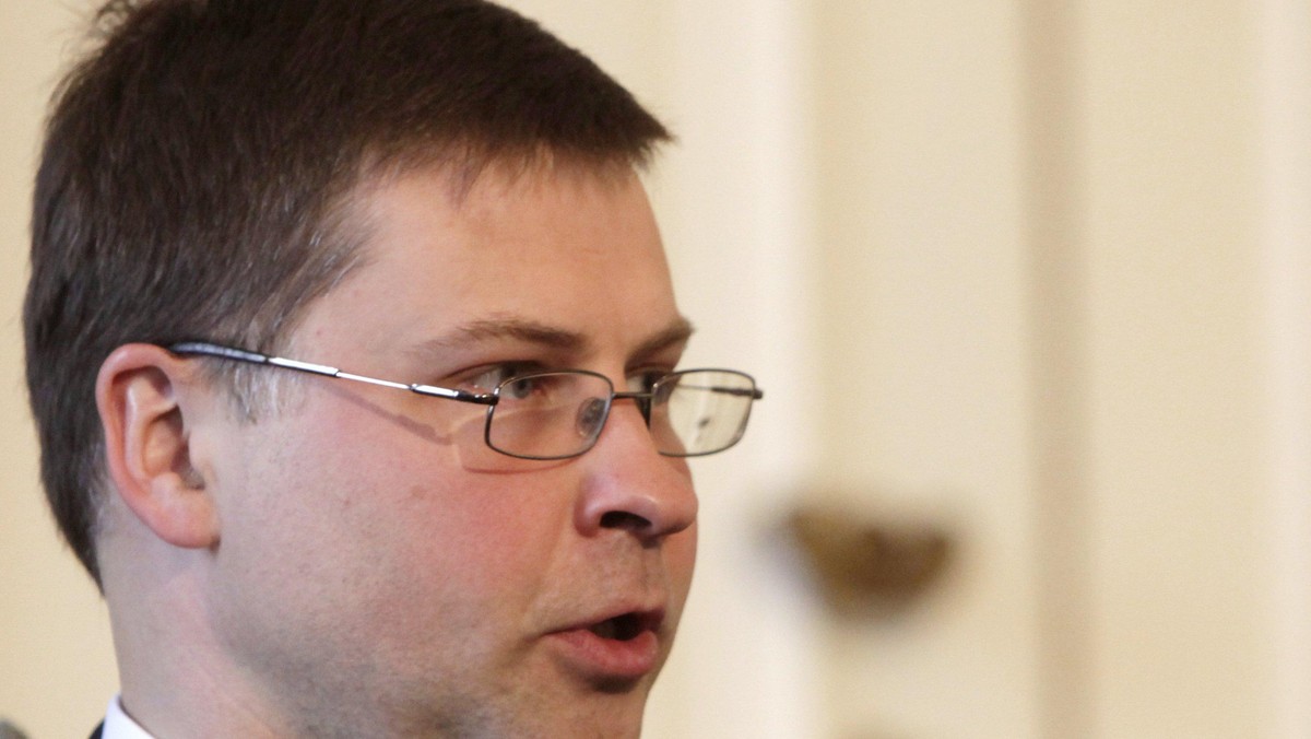 Łotewski parlament zatwierdził na nadzwyczajnym posiedzeniu nowy rząd, którym kierować będzie dotychczasowy premier Valdis Dombrovskis.