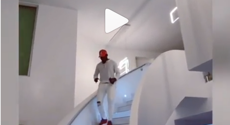 Comedian shows off interior of his huge mansion and everybody wants to venture into comedy (video)