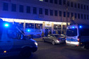 Interwencja policji przed jednym z warszawskich pubów