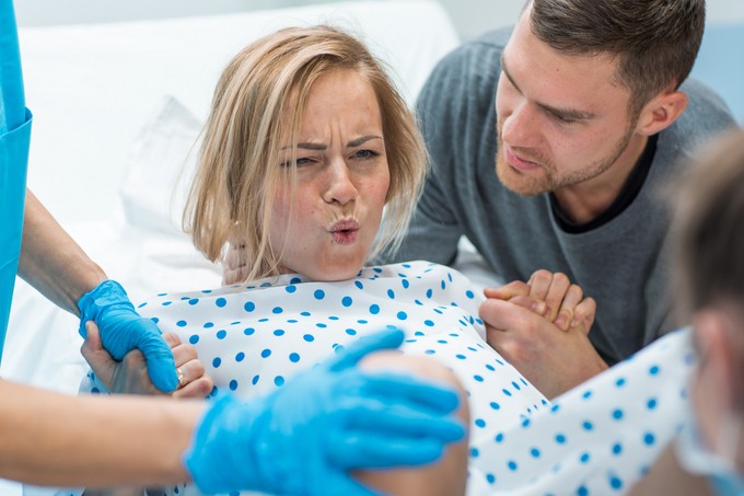 Gátmetszés és oxitocin nélkül szülni? A szülész-nőgyógyász szerint ilyen az ideális születés