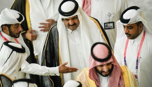 Hamad Bin Kalifa al Tani (C)