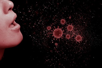 A vírusok (például influenza) által okozott fertőzések szintén tüsszögést okoznak. Több mint 200 különböző vírus van, ami megfázásos tünetekhez vezethet. Azonban a legtöbb megfázást a rhinovírus okozza.
