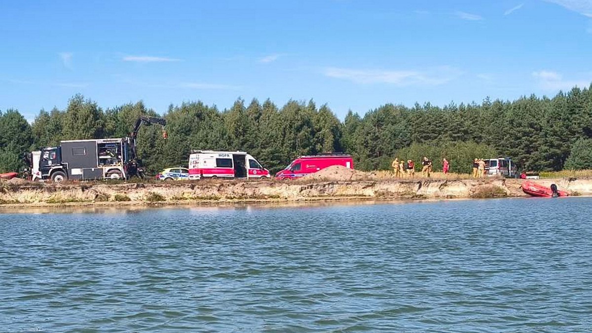 Body of 23-year-old retrieved from sand mine reservoir near Sątok