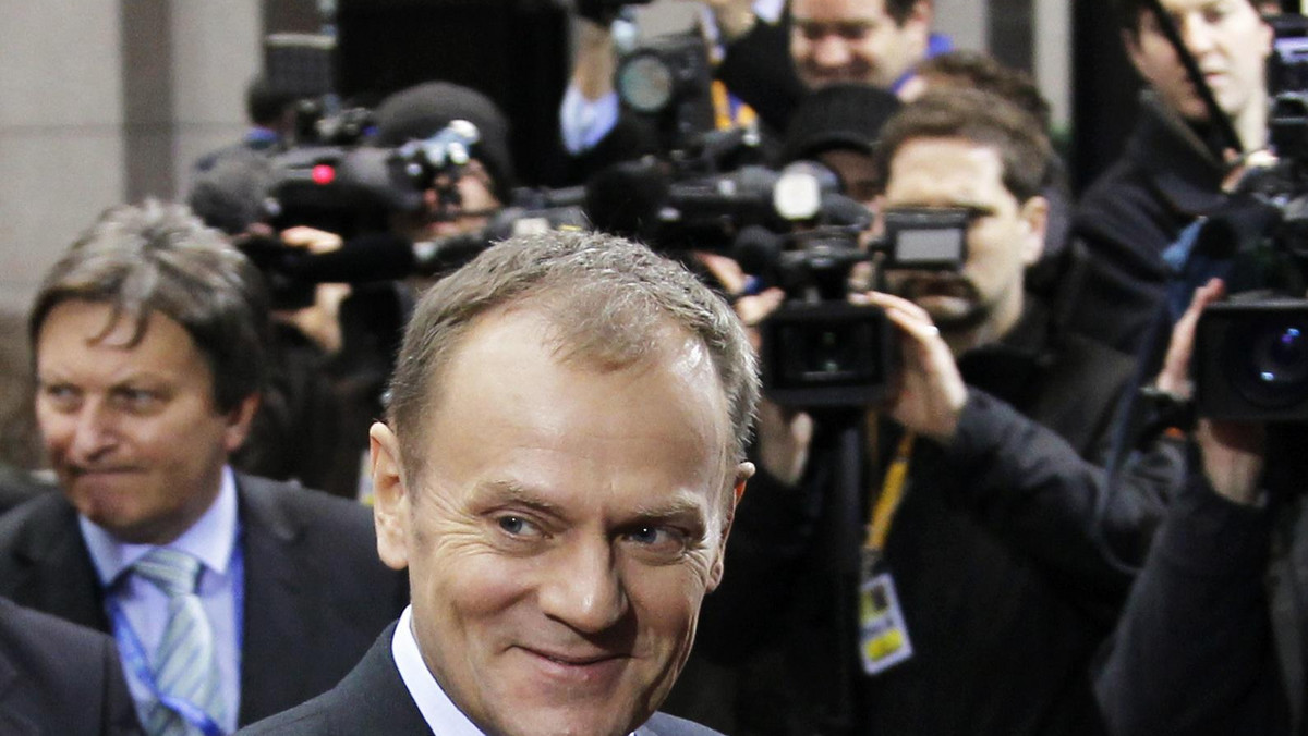 "Donald Tusk zawsze miał dwie natury: łagodną, znaną wszystkim z mediów i tę drugą - choleryczną. Przez ostatnie kłopoty Platformy i spadek jej poparcia w sondażach premier coraz częściej pokazuje tę ciemniejszą stronę swojego charakteru: wybucha, krzyczy. Anonimowy członek PO, relacjonując ostatnie posiedzenie zarządu partii, jest w szoku i mówi: "Rany boskie, gdzie ja byłem? Co tam się działo!" - czytamy w dzisiejszym artykule Michała Krzymowskiego we "Wprost".