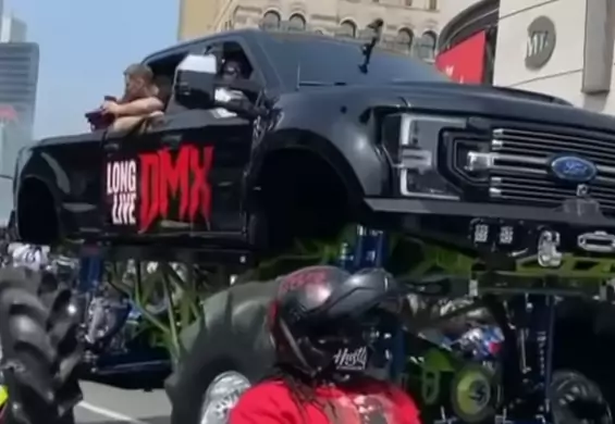 Trumna na monster trucku i setki motocyklistów. Nowy Jork hucznie pożegnał DMX-a