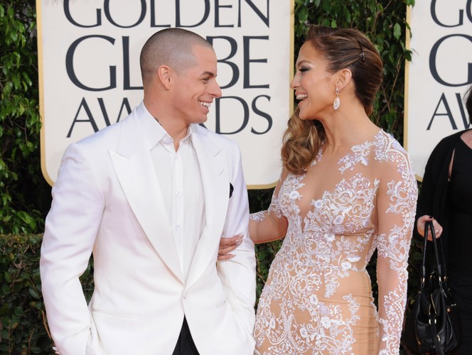 Zakochani: Jennifer Lopez i Casper Smart na czerwonym dywanie