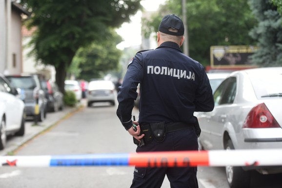 NESREĆA NA SURČINSKOM PUTU Povređen muškarac (50), Hitna pomoć ga prevezla u Urgentni centar