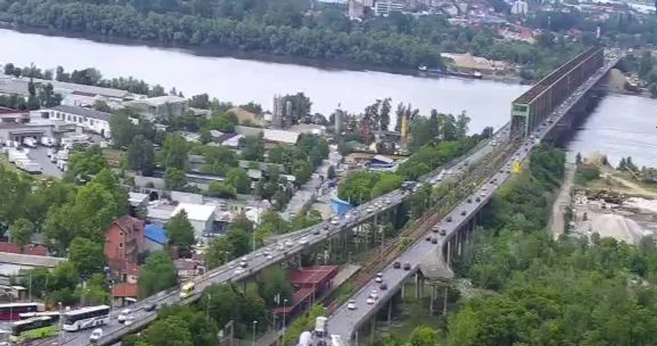 Otežan saobraćaj na Pančevačkom mostu u smeru ka Beogradu.