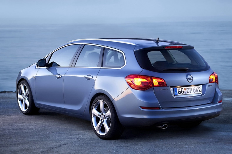 Opel Astra Sports Tourer - nie potrzebuje jej, pożądam ją