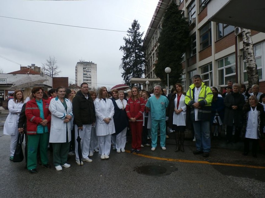  Protest medicinara ispred Poliklinike