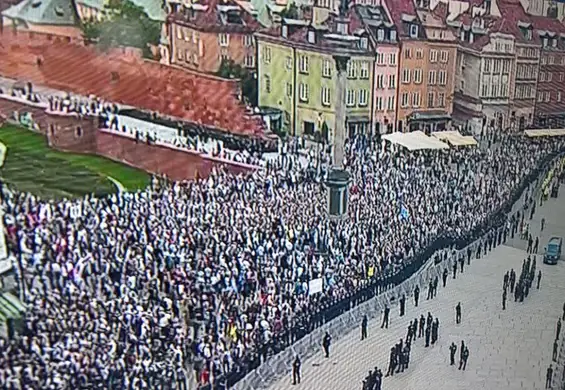 Z 87. miesięcznicy smoleńskiej zapamiętamy jeden widok. "Zdjęcie przejdzie do historii"