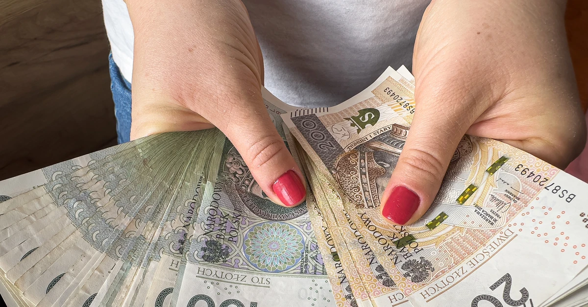 Prawie 70 000 zł dla wszystkich pracownika w 2025 roku. Kiedy i jak można otrzymać pieniądze?