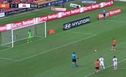 Eric Bautheac ośmieszył bramkarza. Ten rzut karny przejdzie do historii [WIDEO]