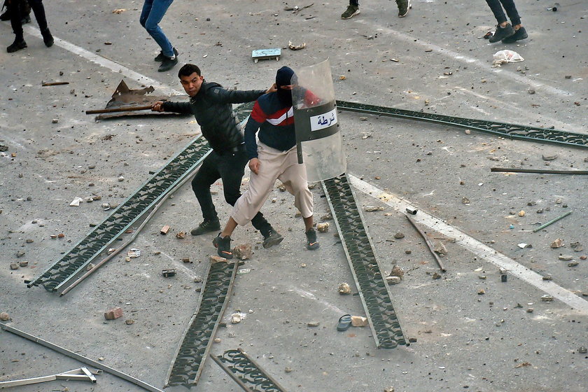 Algieria. Starcia uliczne zAlgieria. Starcia uliczne z policją. 182 osoby ranne policją. 182 osoby ranne