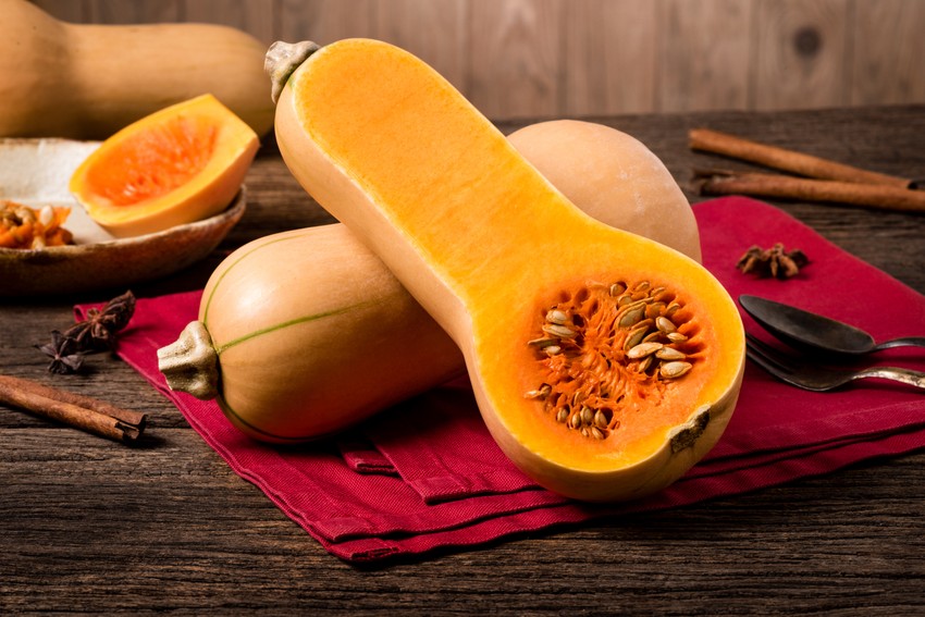 Muskatna bundeva je poznata po slatkom ukusu, kruškolikom obliku i narandžastom mesu