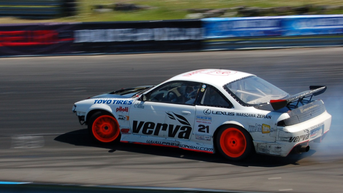 Jakub Przygoński, zawodnik Orlen Team wystartuje w trzeciej rundzie Drift Open zaliczanej do Pucharu Polski. Zawody odbędą się już w najbliższy weekend 12 września na torze w Wyrazowie koło Częstochowy.