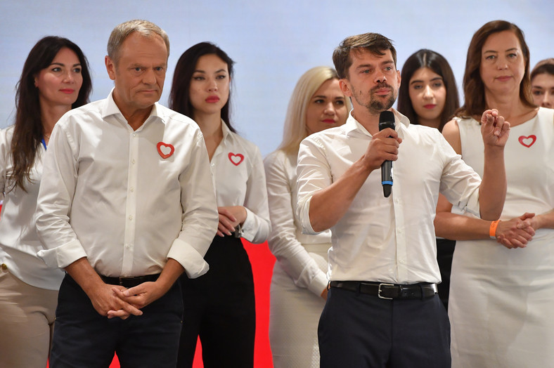Donald Tusk, Michał Kołodziejczak podczas rady krajowej KO