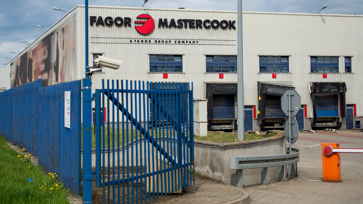 Zakłady FagorMastercook trafią w ręce Bosch Siemens. Rada wierzycieli wrocławskich zakładów FagorMastercook zgodziła się na ich sprzedaż niemieckiemu producentowi AGD. Kwota transakcji ma wynieść 90 mln zł. FagorMastercook zatrudnia ponad 830 osób i od lutego tego roku jest w stanie upadłości.