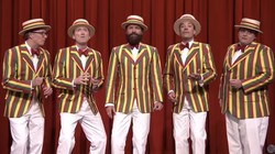 Sting śpiewa "Roxanne" z kwartetem fryzjerskim