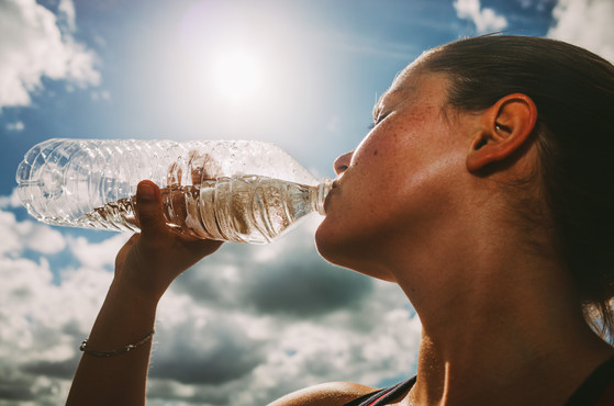 Co się stanie, gdy wypijesz za dużo wody? Możesz umrzeć w mniej niż 10 godzin