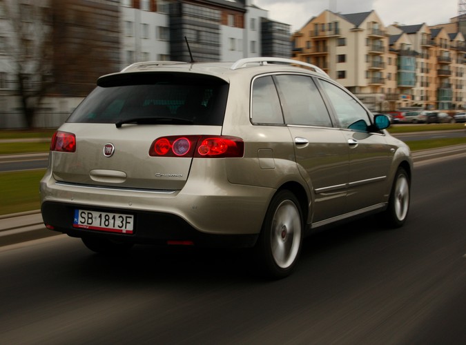 Croma to powrót Fiata do ligi passata i mondeo, w której notabene nigdy nie udało się zabłysnąć producentowi znanemu z fenomenalnych aut miejskich. Niestety i w tym przypadku włoska koncepcja limuzyny nie przypadła do gustu klientom. Sprawdzamy, w czym tkwi problem...